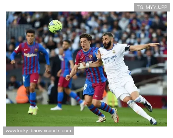 足球球星的巅峰对决 谁将成为未来十年足坛的绝对领袖